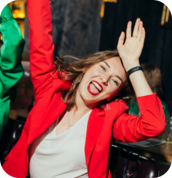 Девушка в красном